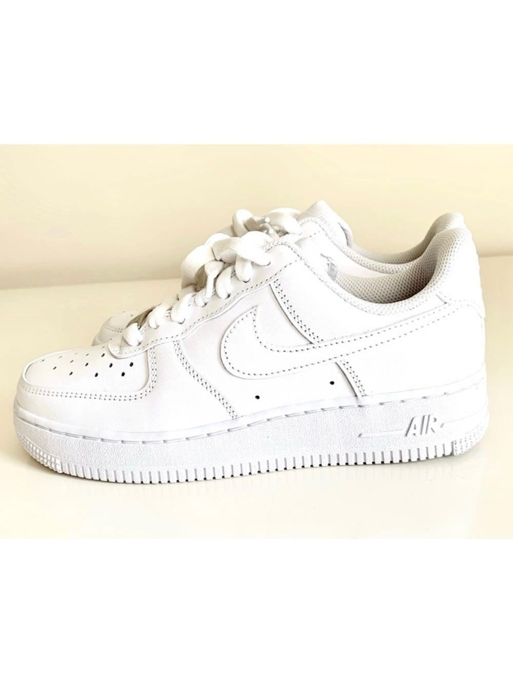 Nike Air Force 1 '07 Low White Sneakers US 6 Women’s Shoes - Picture 4 of 12